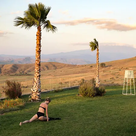 Rocca Dei Saraceni Farma Regalbuto