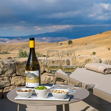 Rocca Dei Saraceni Farm stay Regalbuto